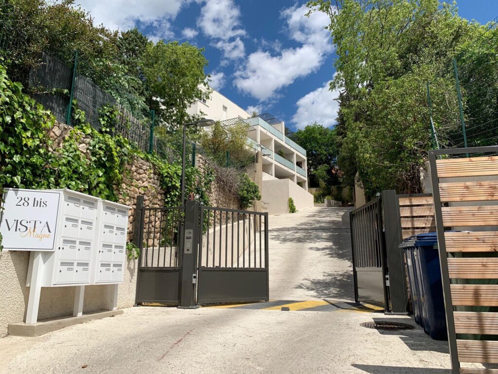 Entrée du programme immobilier Vista Magne à Nîmes